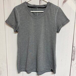 The North Face Women’s Hyperlayer FlashDry V-Neck Medium Heather Gray EUC